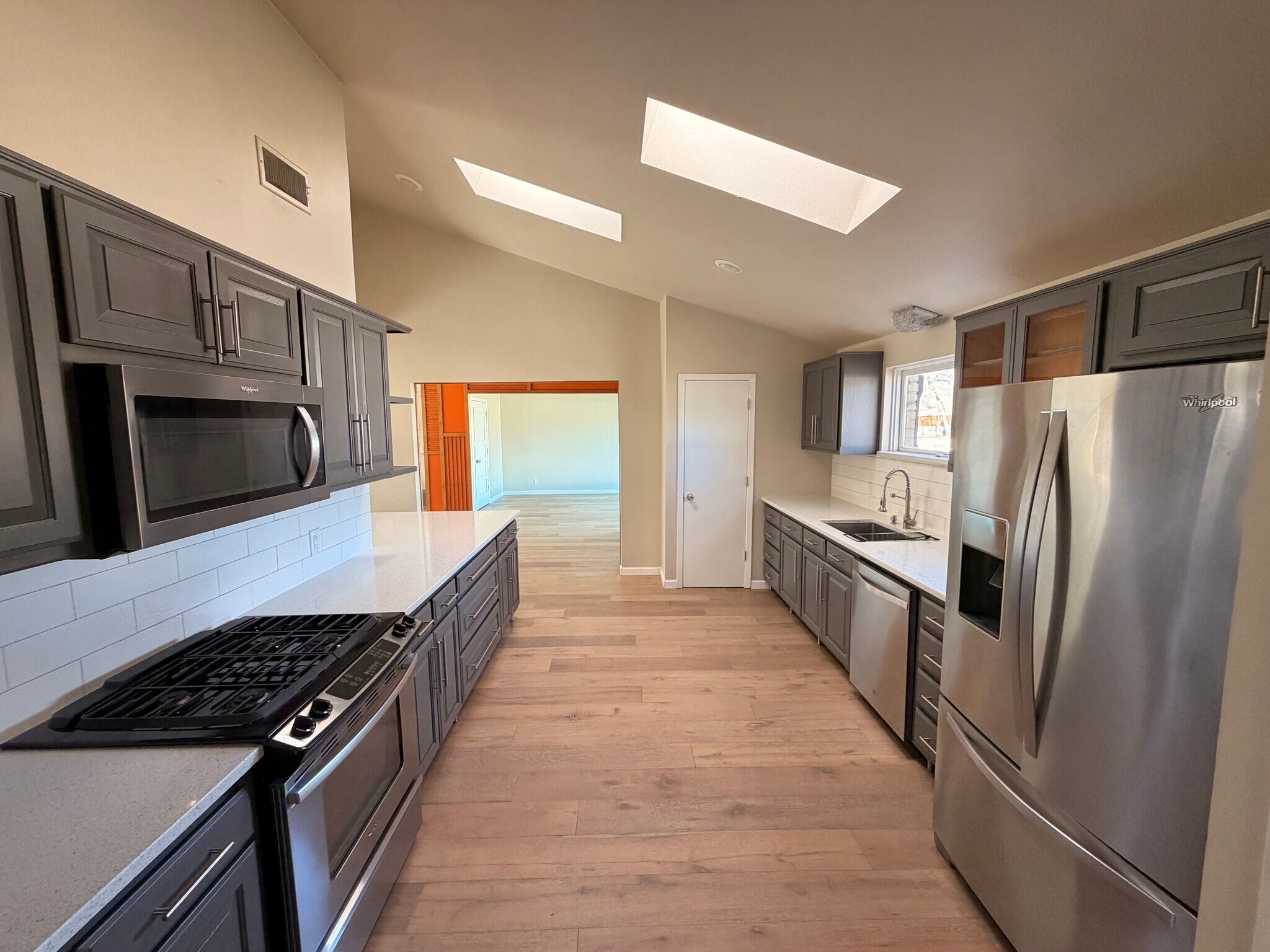 Large kitchen with breakfast nook, utility closet and stainless steel appliances - 3414 Winged Foot Ct