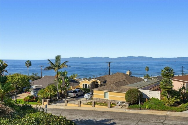 Building Photo - Completely Remodeled, Custom 4BR3.5BA Hilltop Home w/ Incredible Panoramic Ocean/Whitewater/Coast...
