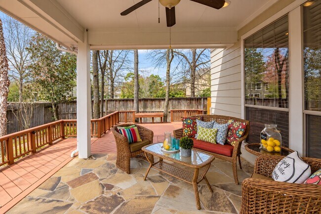 Building Photo - 27 S Mews Wood Ct