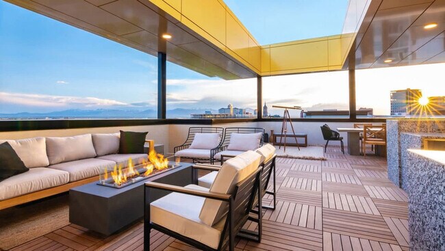 Building Photo - 385 S 400 E