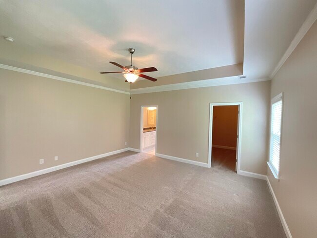 Building Photo - 5798 Whispering Pnes Wy