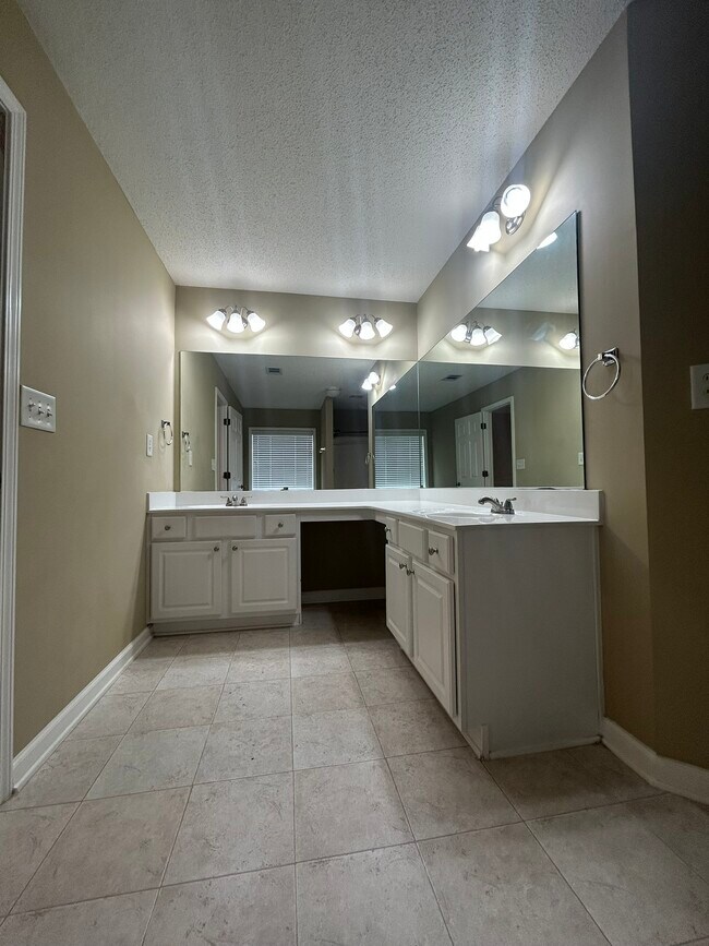 Building Photo - 1608 Hemburg Trace