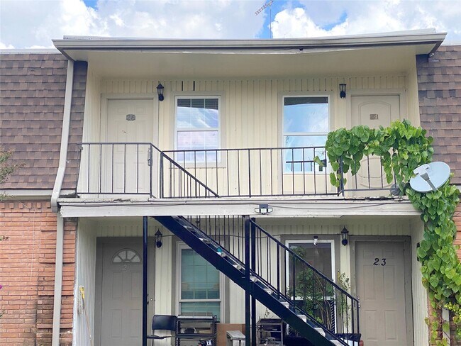 Primary Photo - 1220 Shadowdale Dr