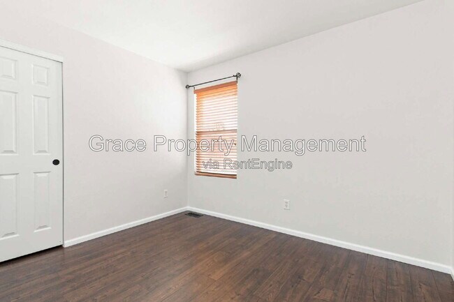 Building Photo - 2057 Alpine Dr