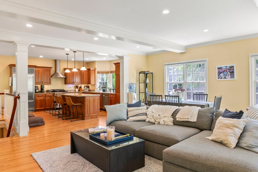 Family Room - 15 Edgemoor Cir
