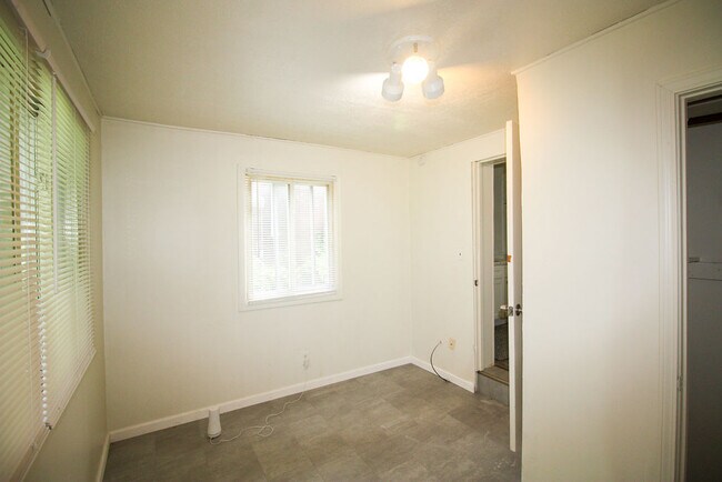 Building Photo - 8351 Octavia Ave