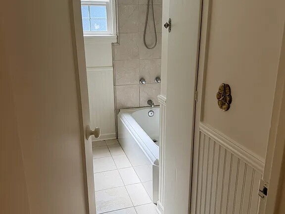 Building Photo - Charming country property