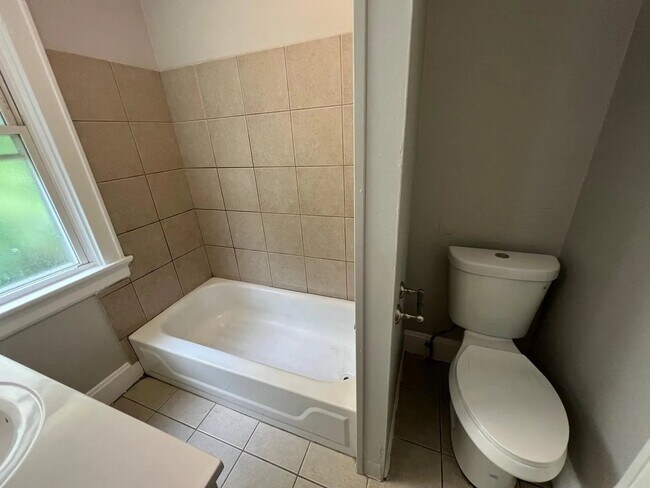 Building Photo - 4130 Talbert St