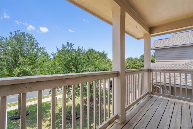 Building Photo - 220 Chickadee Ln