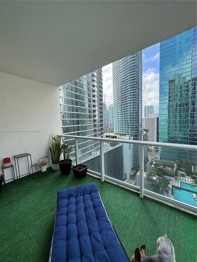 Building Photo - 300 S Biscayne Blvd