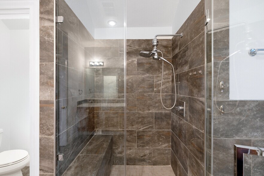 Building Photo - 402 Luna Vista Dr