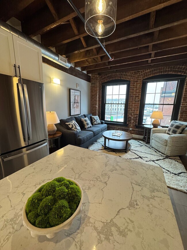Building Photo - One Bedroom in Downtown Utica!