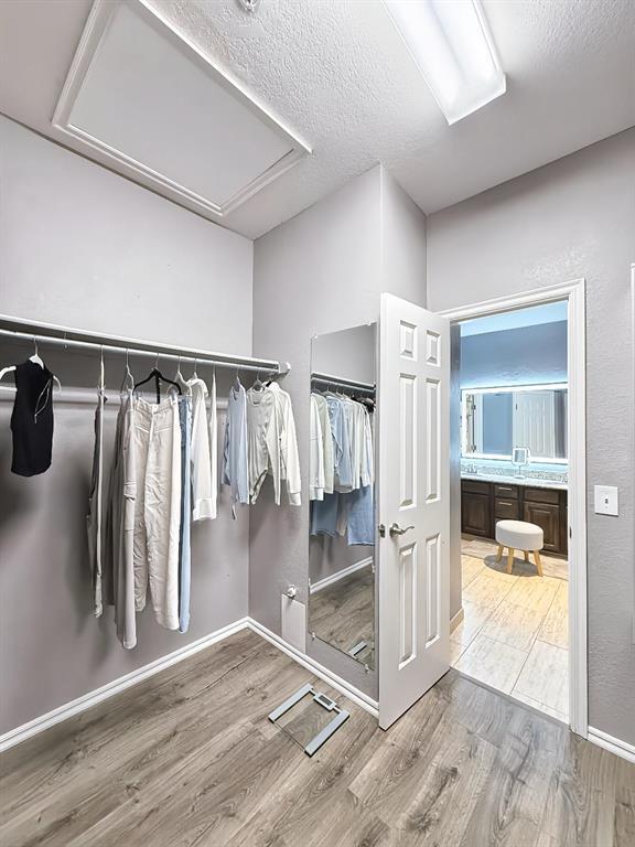 Building Photo - 6162 N Brookline Ave