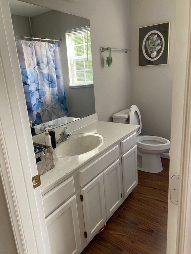 Building Photo - Charming 3BR House in High Point