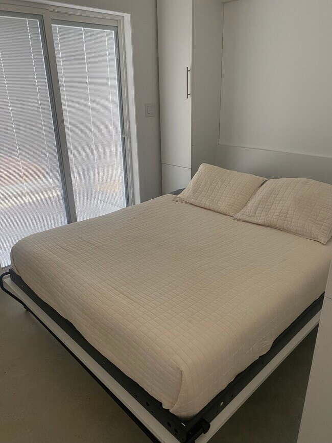 Queen sized Murphy Bed for extra space and sliding door allows easy access to pool, patio and view - 1037 Keniston Ave