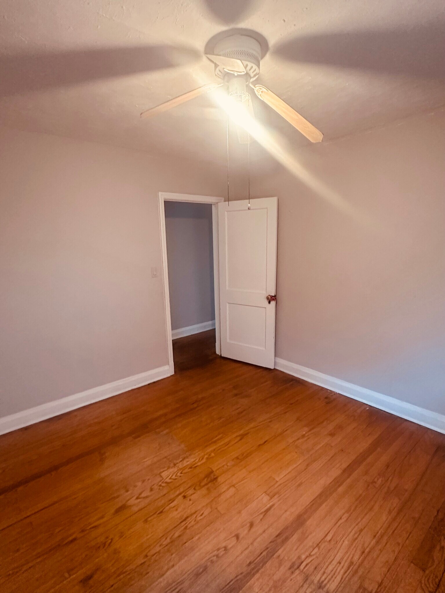 Building Photo - 3329 Ingleside Ave