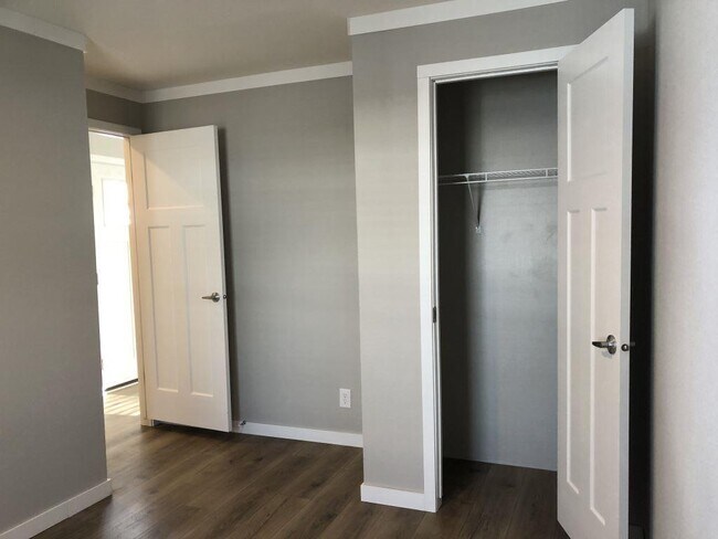 Building Photo - 1801 W 92nd Ave