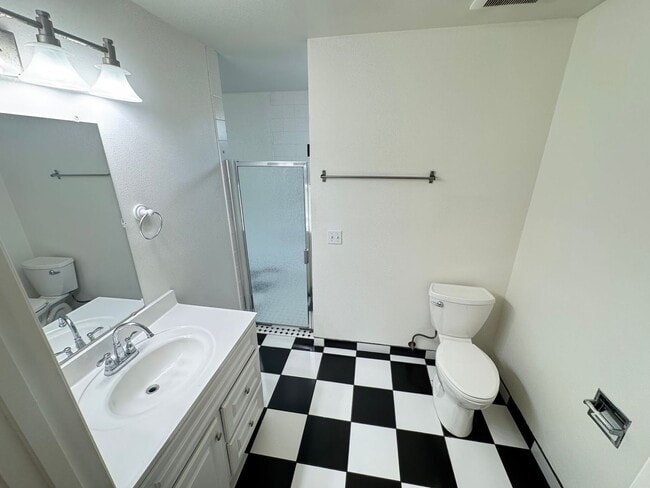 Building Photo - 647 Newport Ave