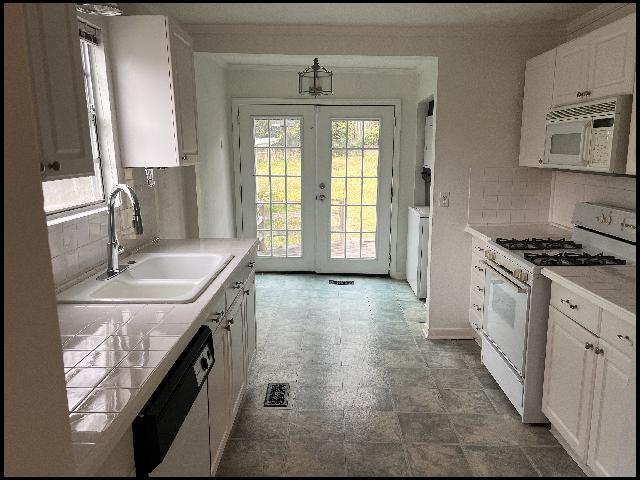 Building Photo - 5919 Woodlawn Dr