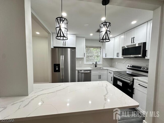 Building Photo - 107A S Maple Ave