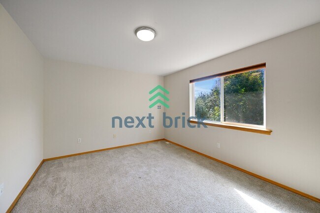 Building Photo - Spacious 4-Bed Retreat in Lynnwood with 3.5 Baths and 2,224 Sq. Ft. of Comfort!