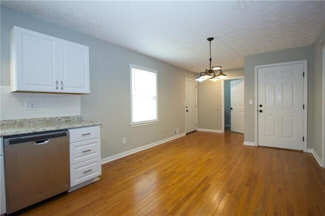 Building Photo - 374 McGiboney Rd