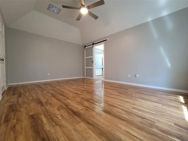 Building Photo - 8011 Aspen Dr