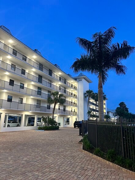 Building Photo - 271 Southbay Dr