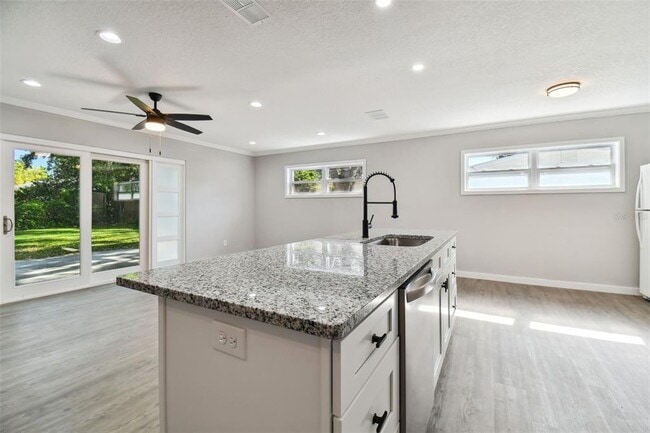 Building Photo - 535 W Palmeden Dr