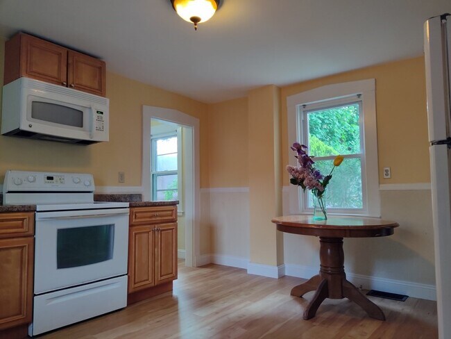Building Photo - 411 Broadway-