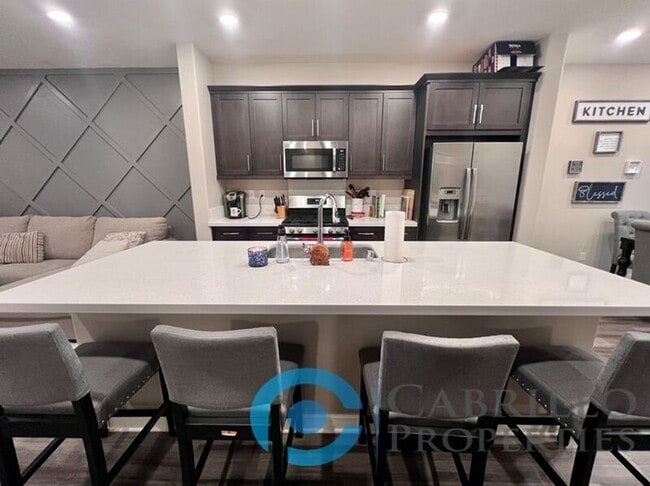 Building Photo - 1840 Mint Ter