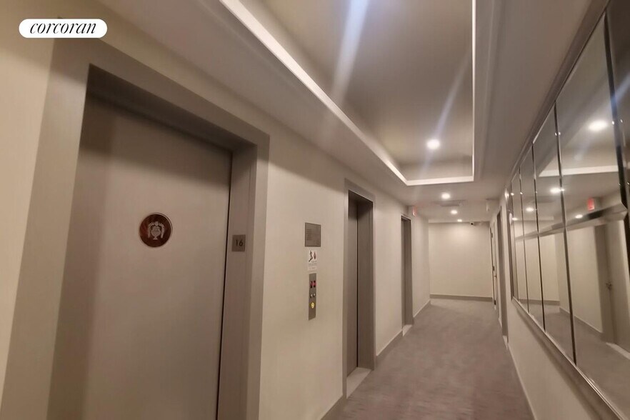 Building Photo - 45 W 81st St