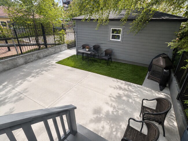 Building Photo - 6426 S Ingleside Ave