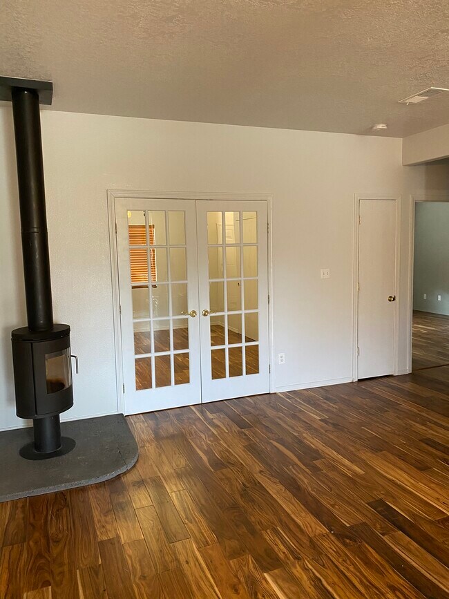 Building Photo - 1132 Casa Tomas Rd NE