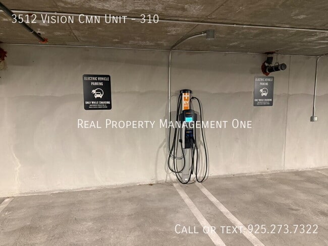 Building Photo - 3512 Vision Cmn
