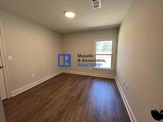 Building Photo - 4 Bed/2 Bath Home in Pearl in Silver Ridge