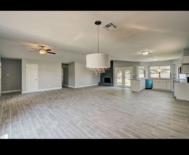 Building Photo - Beautiful newly remodeled home located in ...