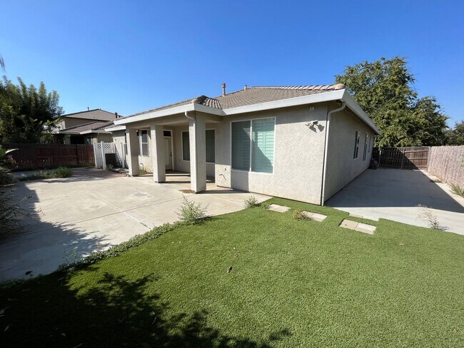 Building Photo - NW Visalia Home Rent Ready! !
