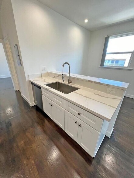 Building Photo - 2801 San Marino St