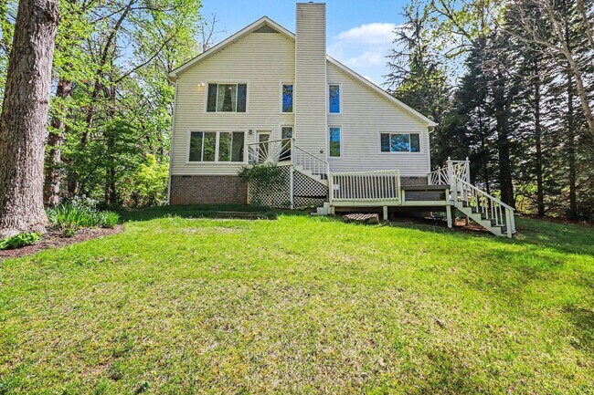 Building Photo - Large 4 Bedroom/2.5 Bathroom Home in Bon Air ***Available Early/Mid April***