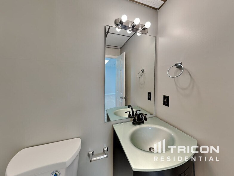 Building Photo - 5922 Graywood Cir SE
