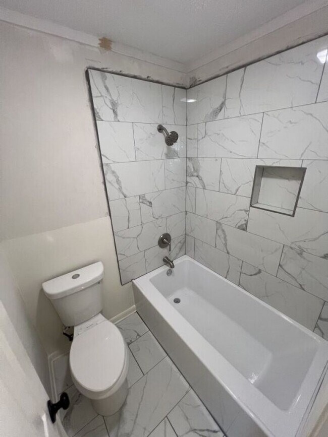 Building Photo - Newly renovated Single-Family Home in Shenandoah Estates Subdivision!