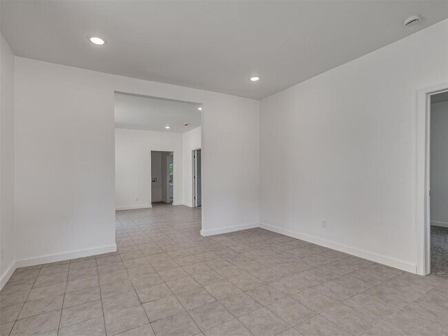 Building Photo - 1814 N Jordan Ave