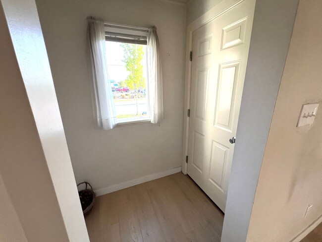 Building Photo - Cute 2 bedroom, 1 bath in Mount Vernon clo...