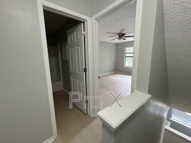 Building Photo - 1379 E Sequoyah Ct