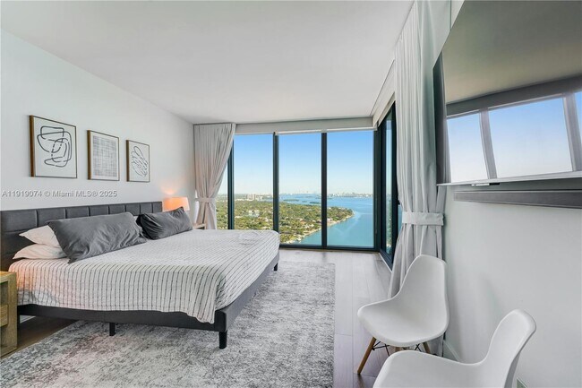 Building Photo - 601 NE 36th St