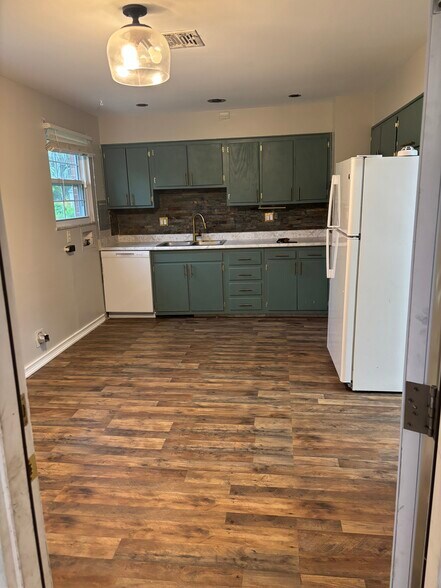 Building Photo - 1602 Vilardo Ln