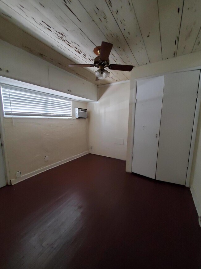 Building Photo - 301 Central Dr