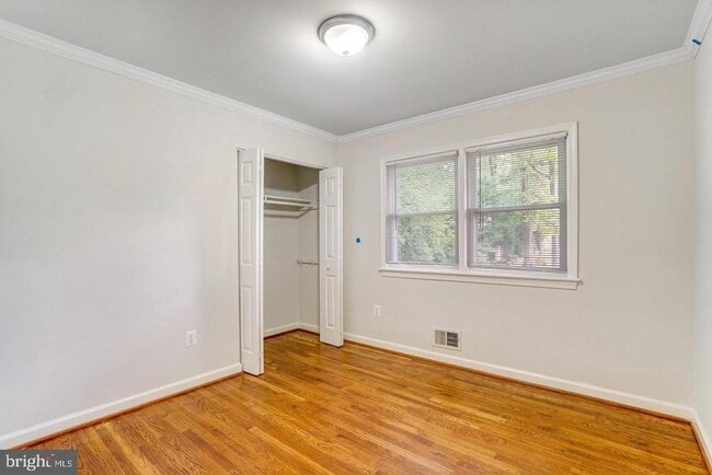 Building Photo - 9821 Hampton Ln