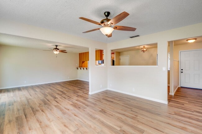Building Photo - Charming Single-Story 3 Bed Home Two Car Garage & Spacious Yard!